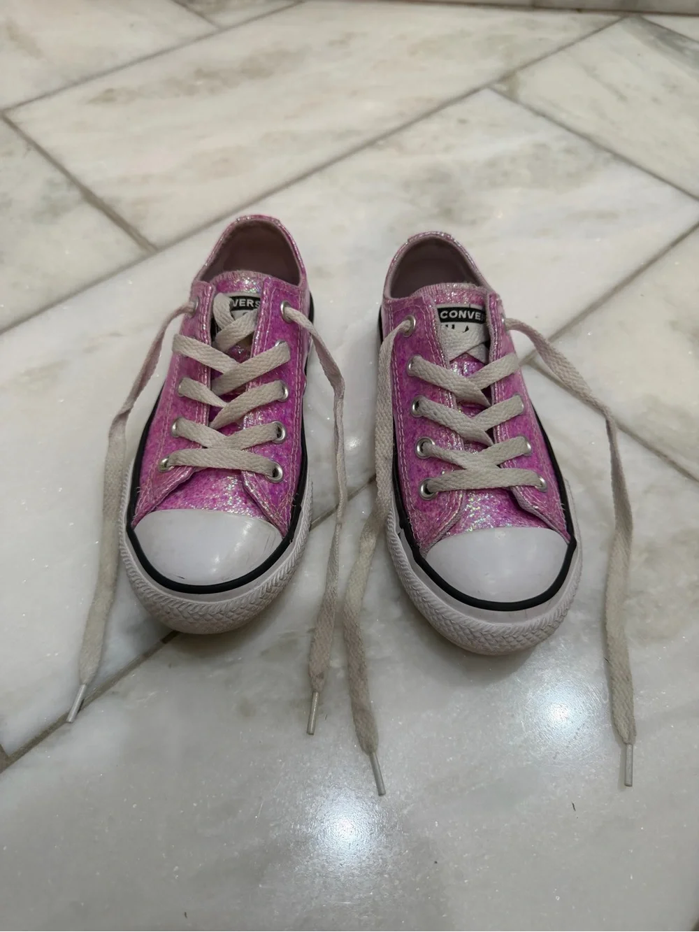 Size 11 Girls Converse Chuck Taylor All Star Coated Glitter Sneakers